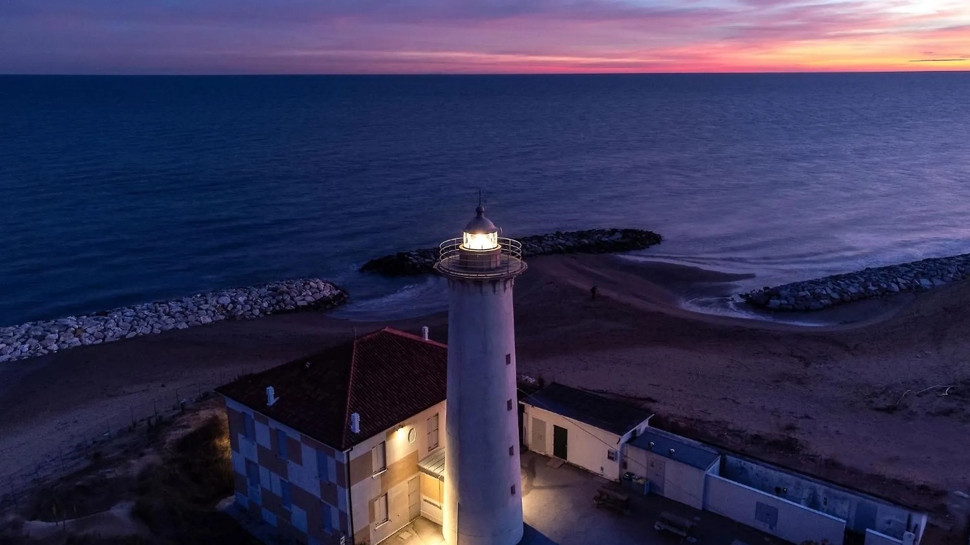 Wonderful Seafront Apartment In Bibione Italia